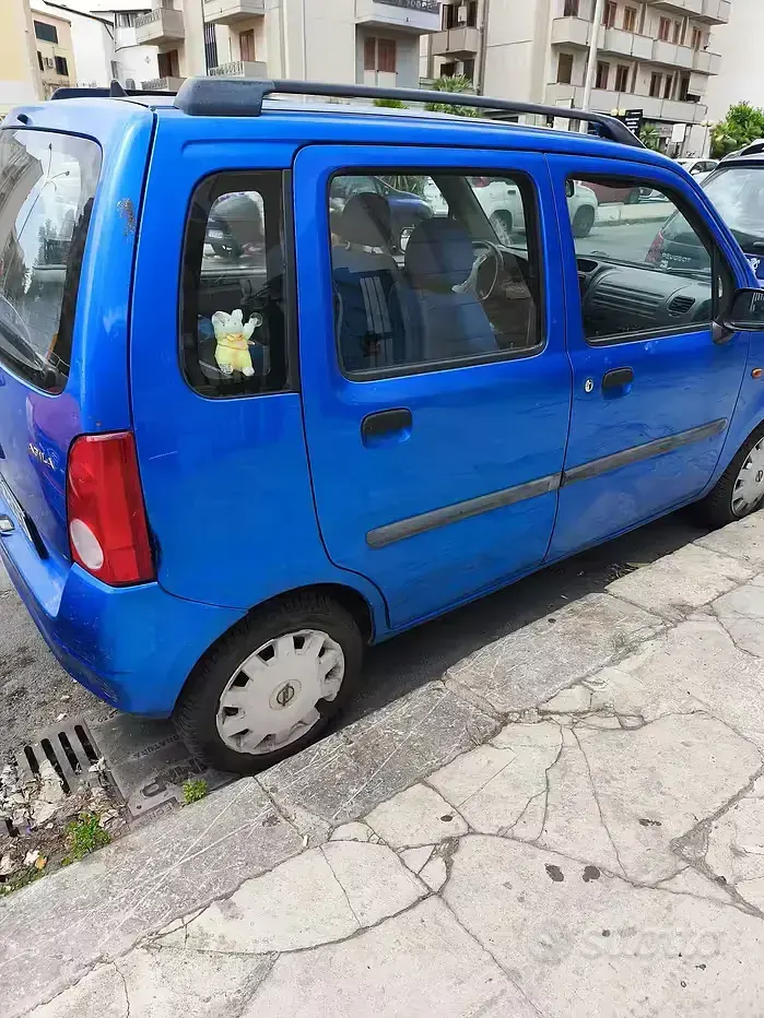 Usata Opel Agila 58 CV (42 kW) 2002 Bluazzurro Monovolume