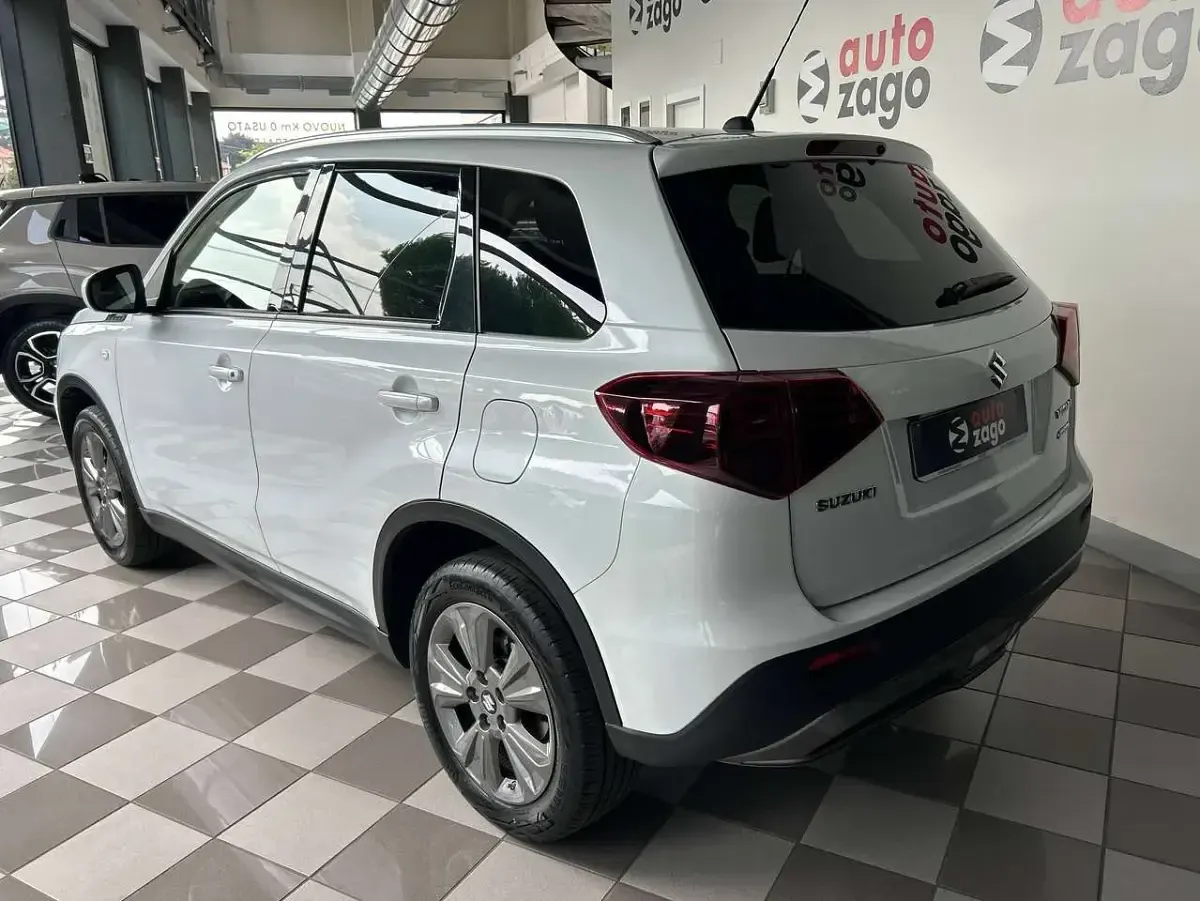Usata Suzuki Vitara Cool 129 CV (94 kW) 2023 Bianco perlato SUV