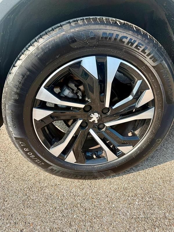 Usata Peugeot 2008 Allure 101 CV (74 kW) 2021 Bianco SUV
