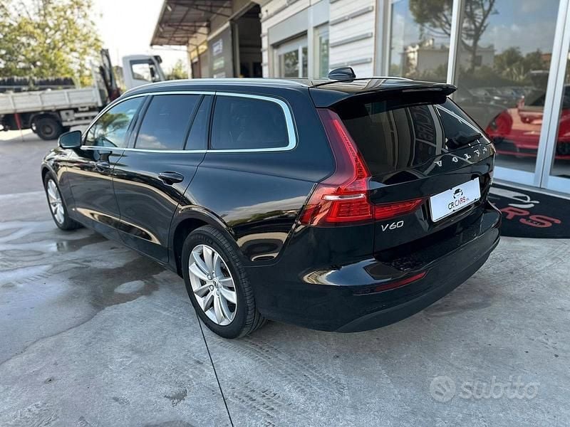 Usata Volvo V60 Business Edition 150 CV (110 kW) 2020 Nero Station wagon