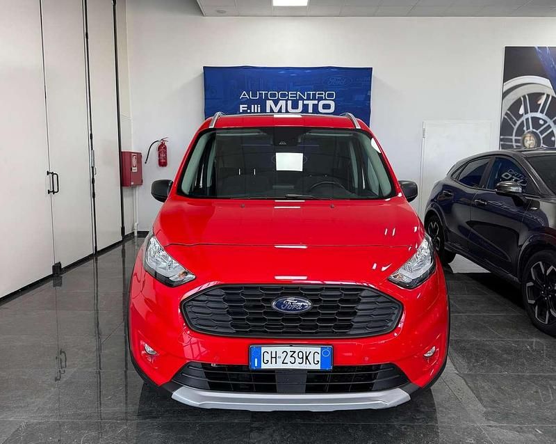Usata Ford Tourneo Active 120 CV (88 kW) 2022 Race red Furgone