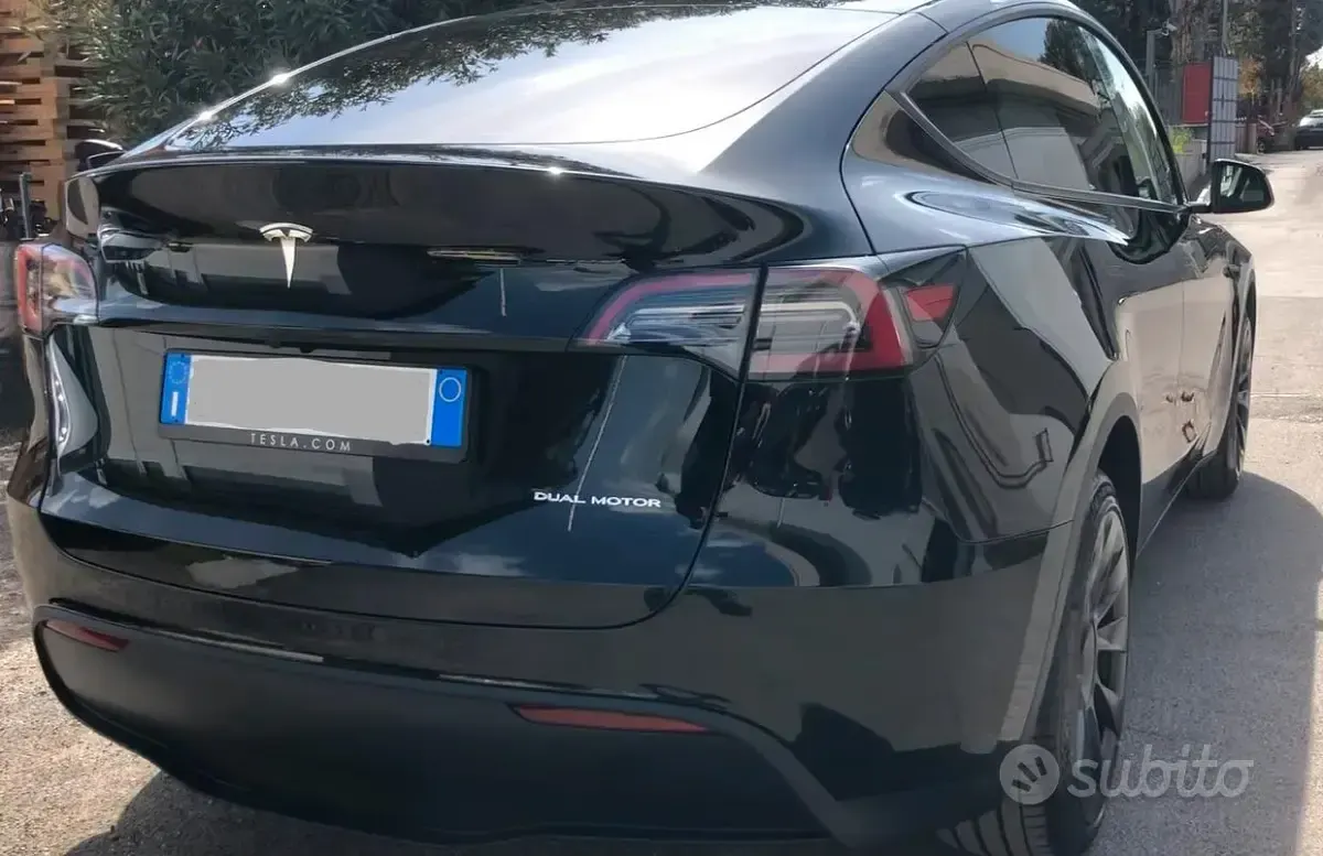 Usata Tesla Model Y 189 kW (258 CV) 2023 Nero SUV
