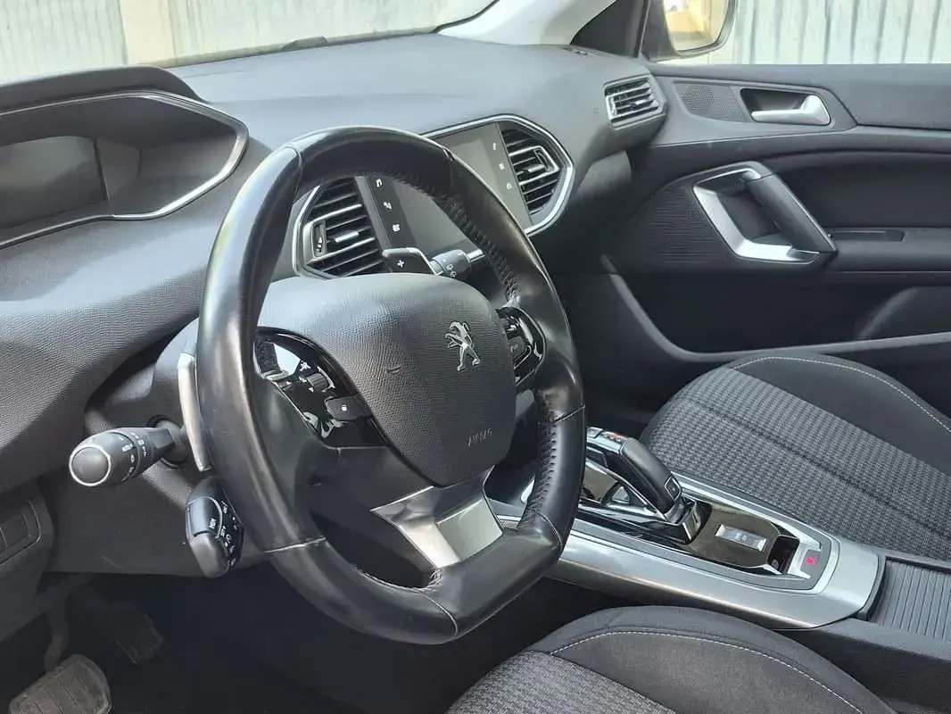 Usata Peugeot 308 Business-Line 131 CV (96 kW) 2020 Grigio Station wagon