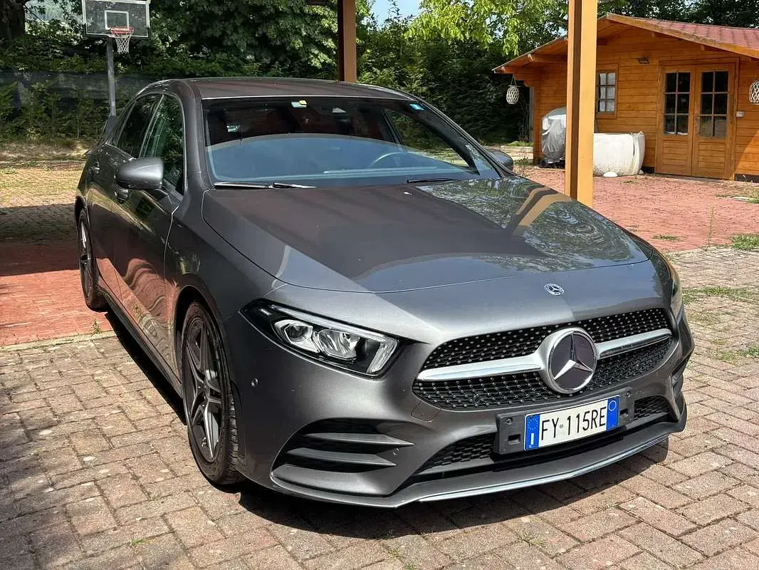 Usata Mercedes 180 Premium 116 CV (85 kW) 2019 Grigio Berlina