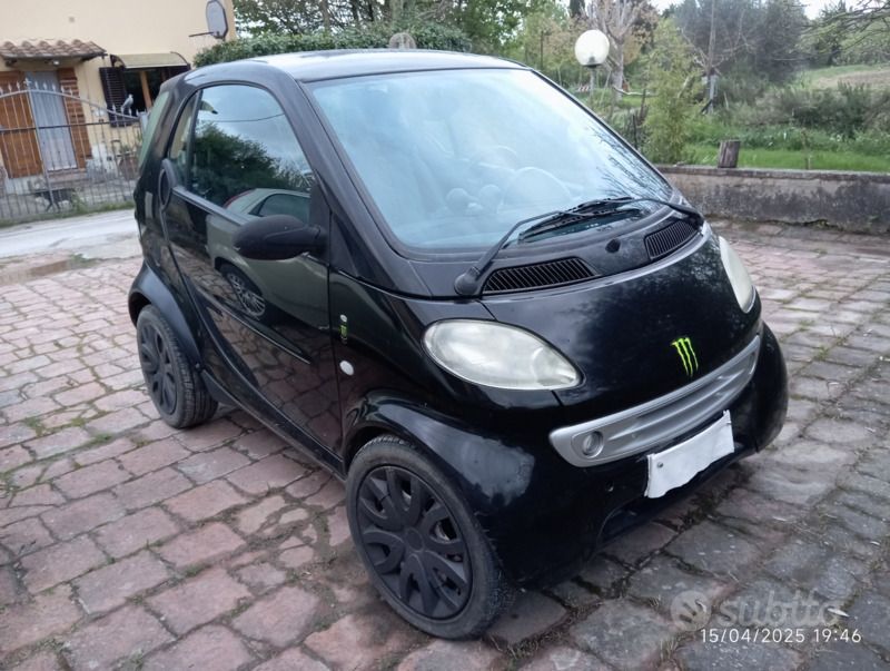 Usata Smart ForTwo Coupé 61 CV (44 kW) 2002 Nero Utilitaria