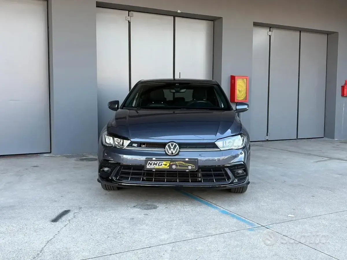 Usata VW Polo R-line 95 CV (69 kW) 2023 Grigio Utilitaria