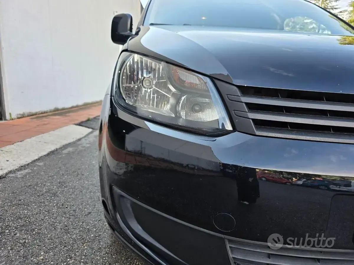 Usata VW Caddy Highline 109 CV (80 kW) 2015 Nero Monovolume