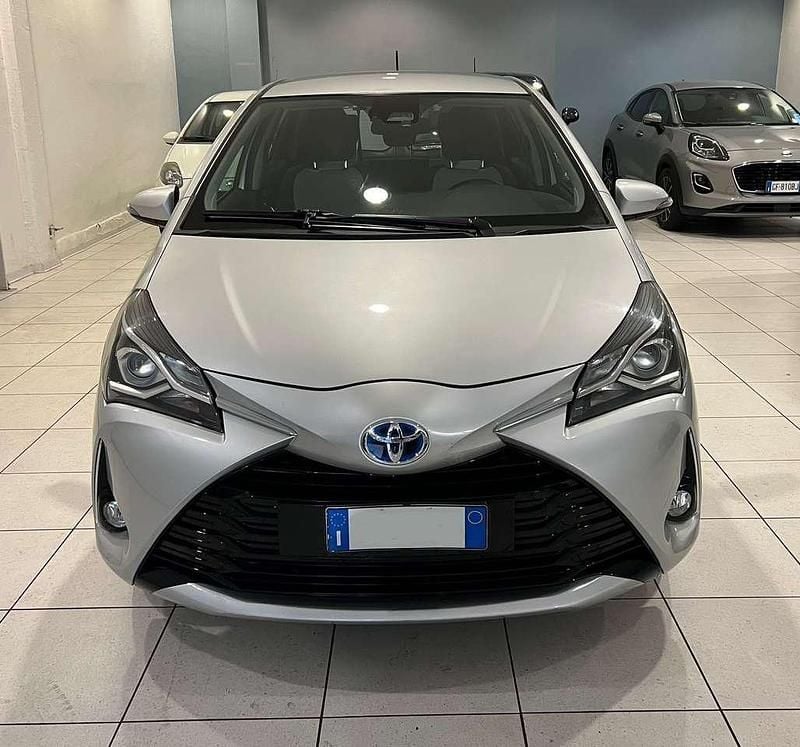 Usata Toyota Yaris Hybrid Business Edition 73 CV (53 kW) 2019 Argento Berlina