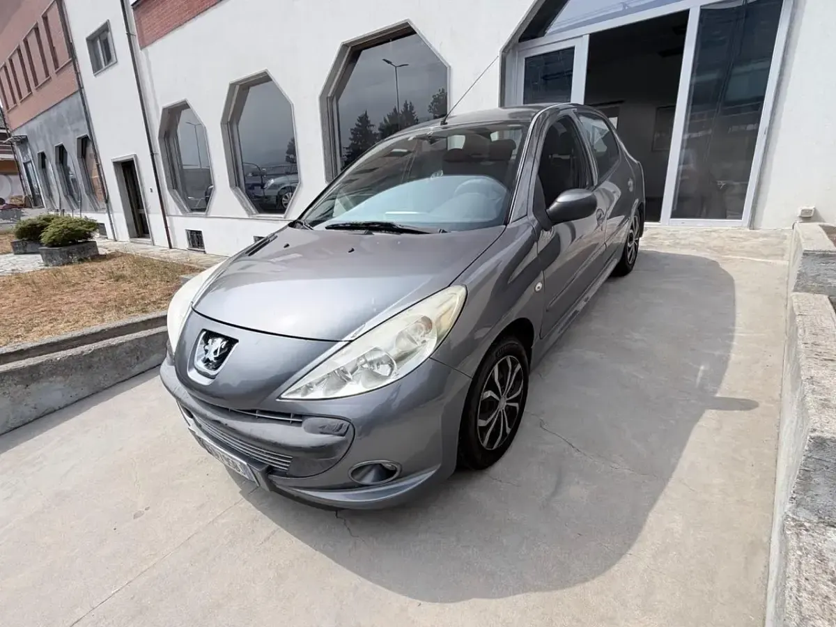Usata Peugeot 206 57 CV (41 kW) 2010 Grigio Berlina
