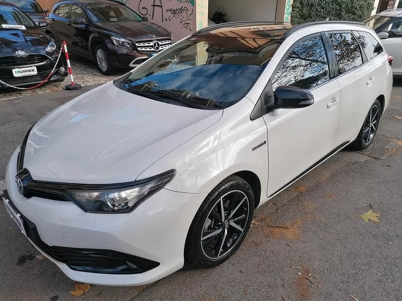 Usata Toyota Auris Touring Sports Lounge 99 CV (72 kW) 2018 Bianco Station wagon