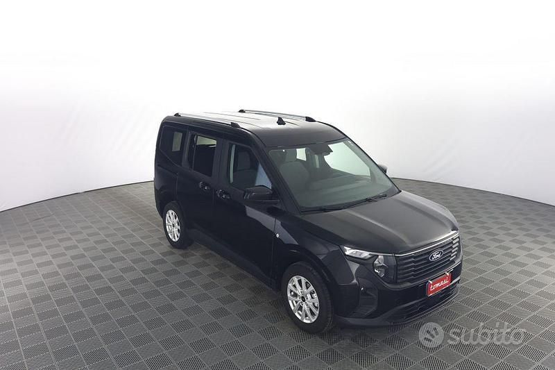 Usata Ford Tourneo Courier Titanium 124 CV (91 kW) 2025 Agate black Monovolume
