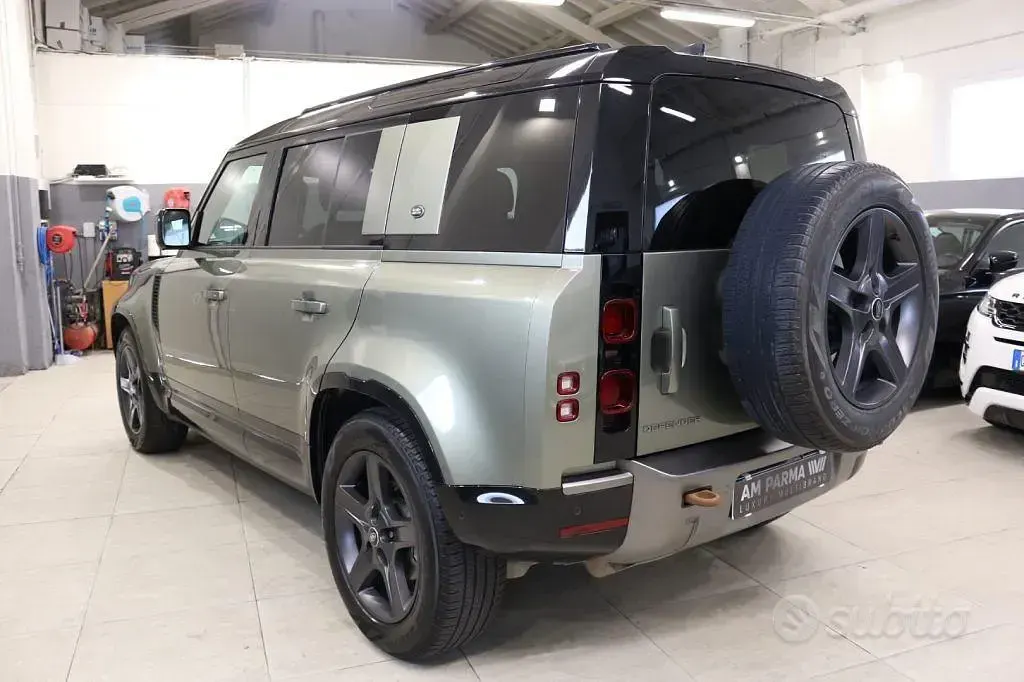Usata Land Rover Defender SE Dynamic 249 CV (183 kW) 2023 Grigio SUV