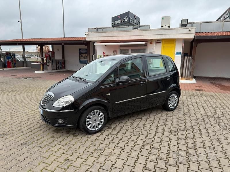 Usata Lancia Musa 95 CV (69 kW) 2011 Nero Monovolume