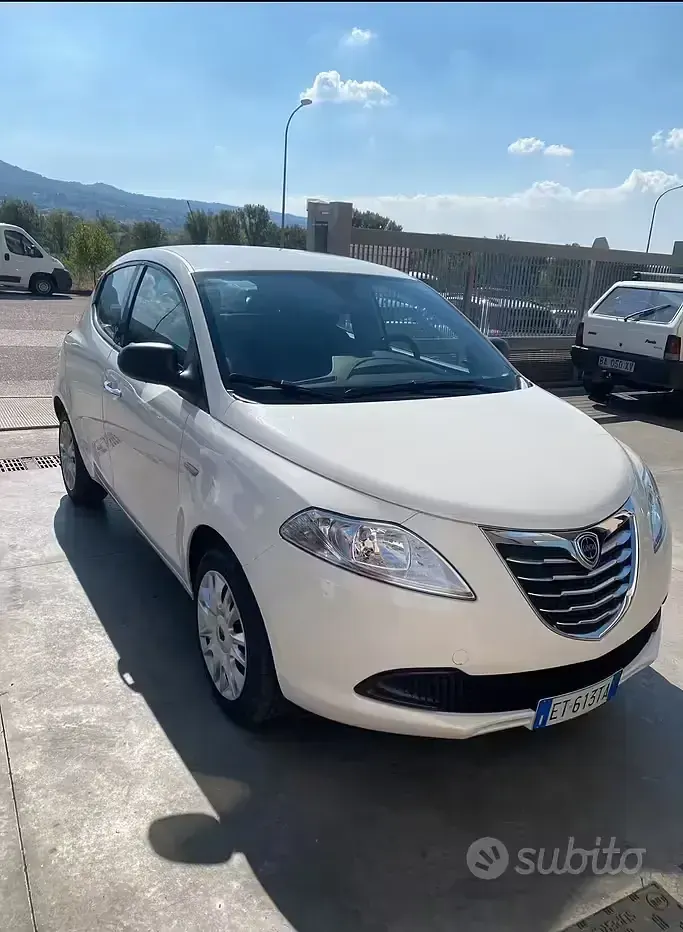 Usata Lancia Ypsilon 69 CV (50 kW) 2014 Bianco Utilitaria