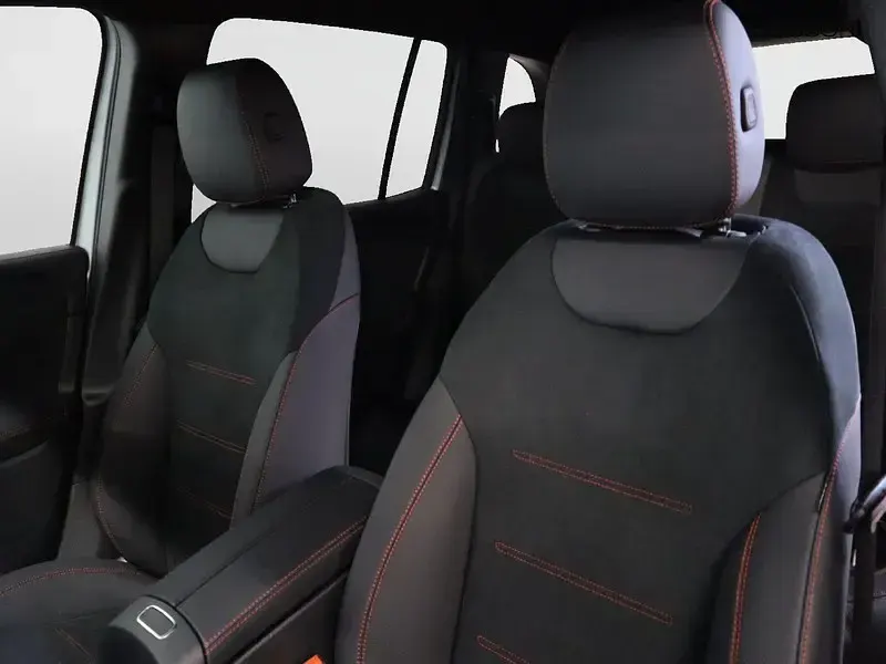Nuova Mercedes GLB200 AMG Line Premium 150 CV (110 kW) 2026 Argento SUV