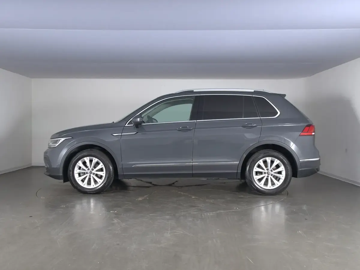 Usata VW Tiguan Elegance 150 CV (110 kW) 2021 Dolphin grey metallizzato SUV
