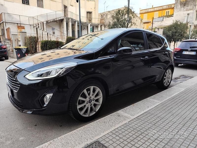 Begagnad Ford Fiesta Titanium 75 HK (55 kW) 2019 Svart Halvkombi