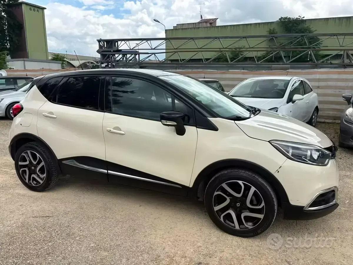 Usata Renault Captur 90 CV (66 kW) 2013 Beige SUV