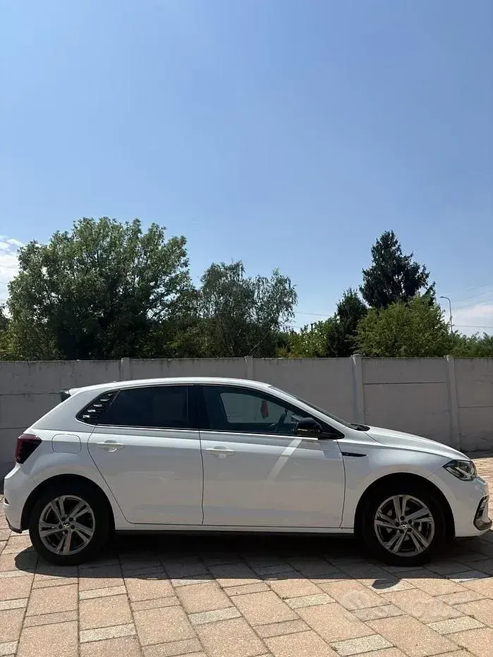 Usata VW Polo R-line 95 CV (69 kW) 2022 Bianco Utilitaria