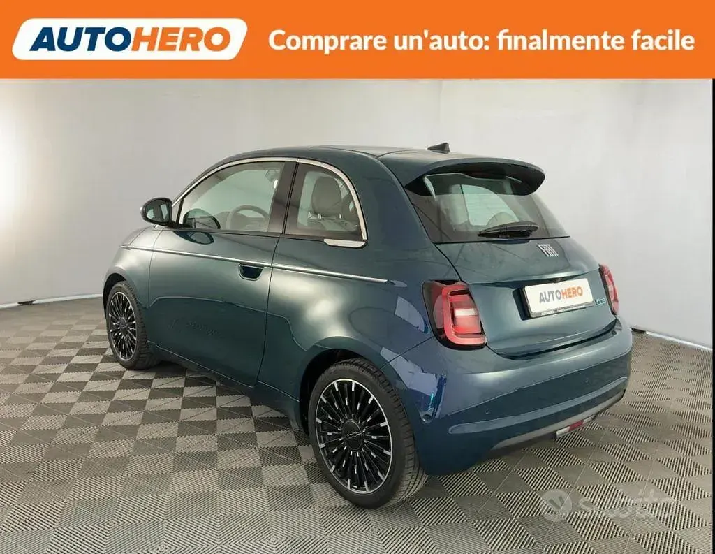 Usata Fiat 500e La Prima 86 kW (118 CV) 2021 Bluazzurro Utilitaria