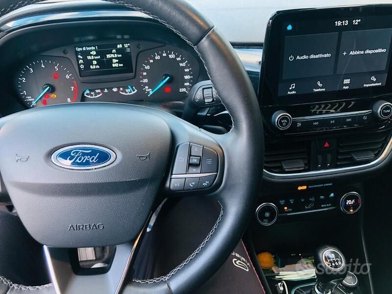 Usata Ford Fiesta 86 CV (63 kW) 2019 Rosso Utilitaria