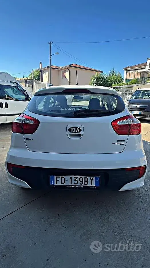 Usata Kia Rio 75 CV (55 kW) 2016 Bianco Utilitaria