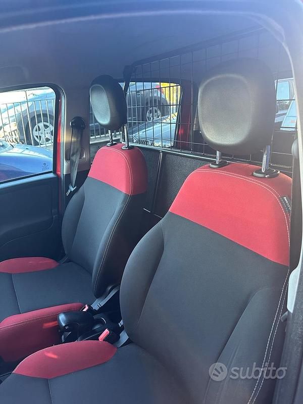 Usata Fiat Panda Pop 80 CV (58 kW) 2019 Rosso Furgone