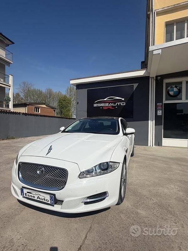 Usata Jaguar XJ 275 CV (202 kW) 2013 Bianco Berlina