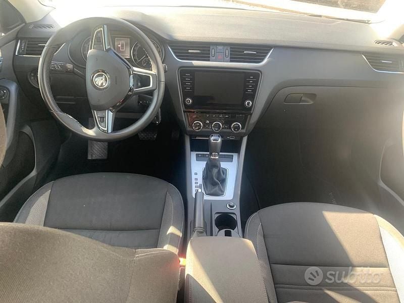 Usata Skoda Octavia G-TEC Executive 130 CV (95 kW) 2020 Bianco Station wagon