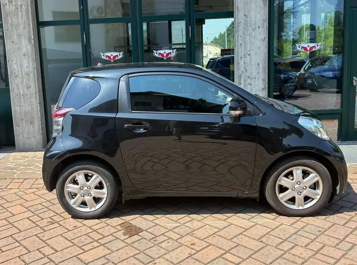 Usata Toyota iQ 68 CV (50 kW) 2009 Nero Utilitaria