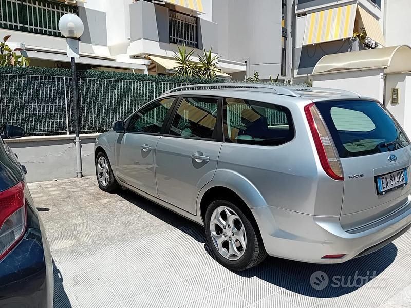 Usata Ford Focus 100 CV (73 kW) 2009 Grigio Station wagon
