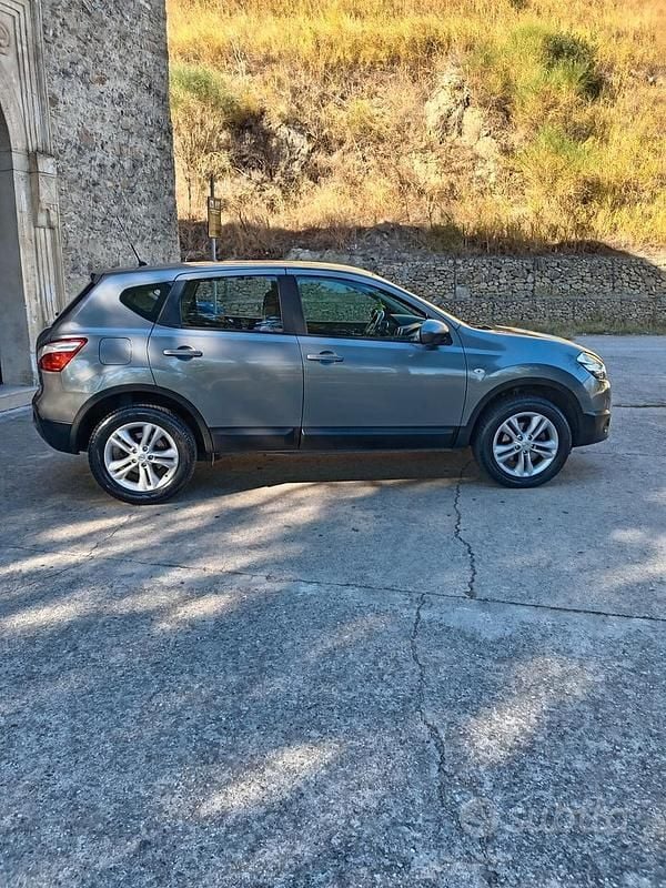 Usata Nissan Qashqai Tekna 110 CV (80 kW) 2013 Grigio SUV