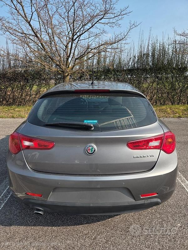 Usata Alfa Romeo Giulietta Super 120 CV (88 kW) 2016 Grigio Utilitaria