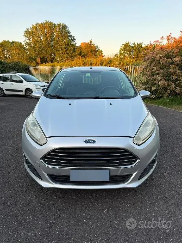 Usata Ford Fiesta Titanium 95 CV (69 kW) 2015 Grigio Utilitaria