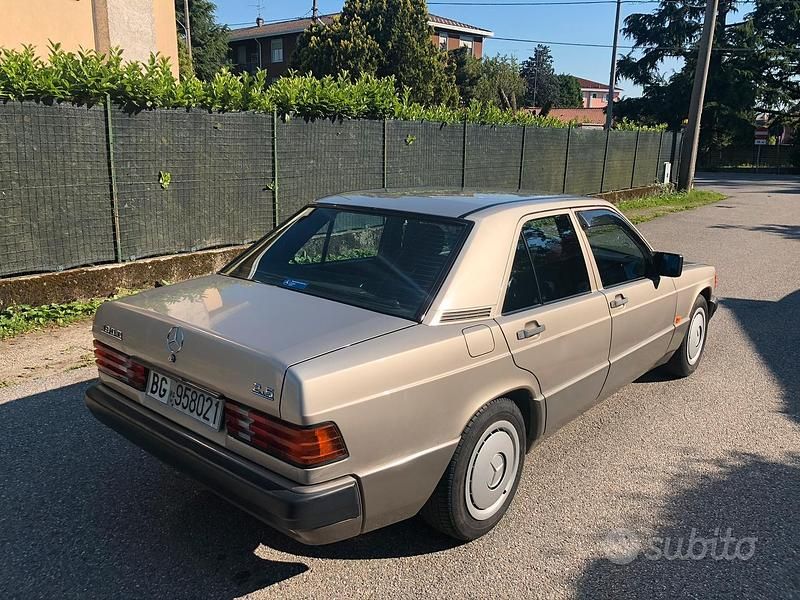 Usata Mercedes 190 90 CV (66 kW) 1988 Berlina