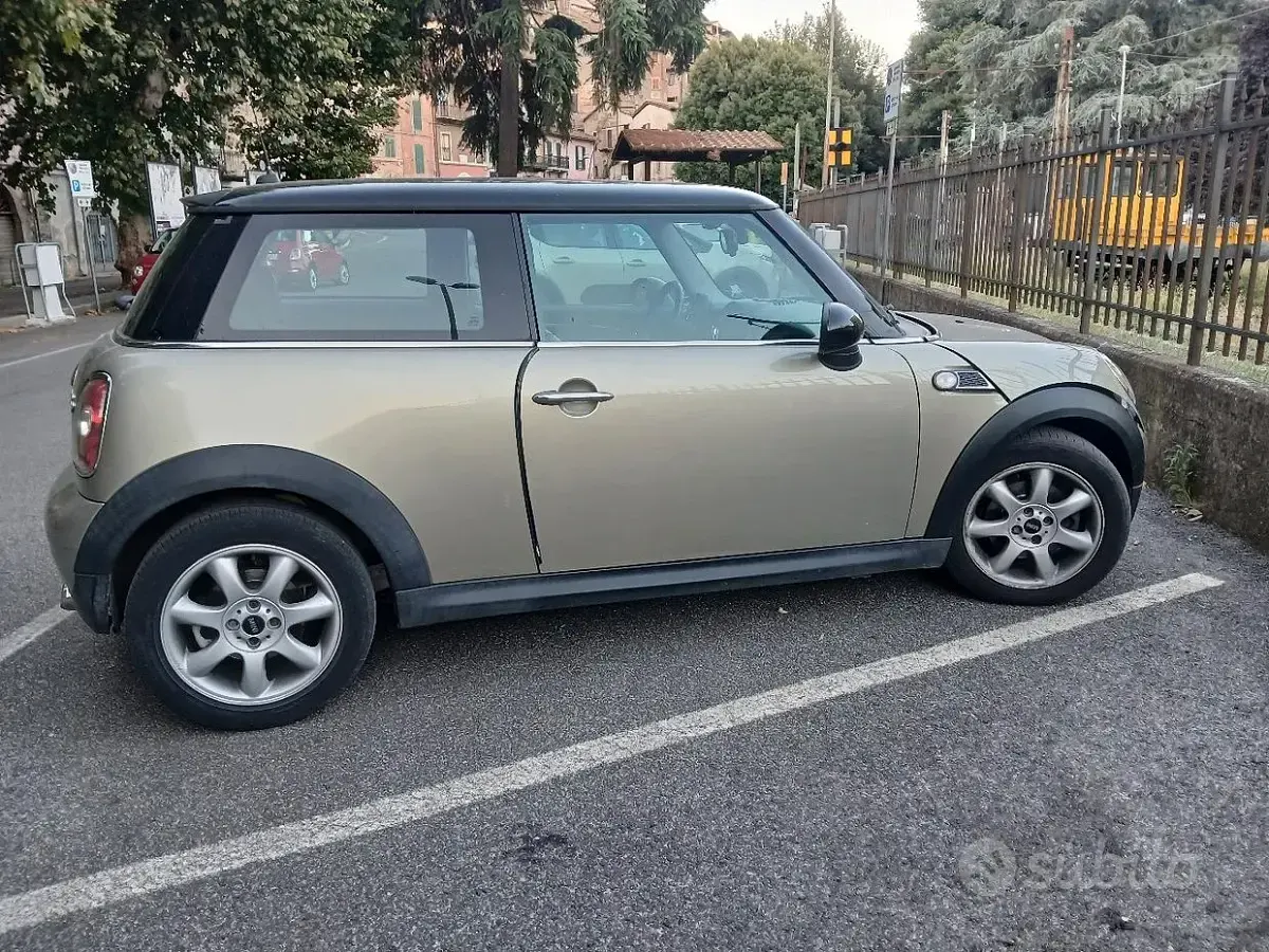 Usata Mini Cooper D 109 CV (80 kW) 2009 Utilitaria