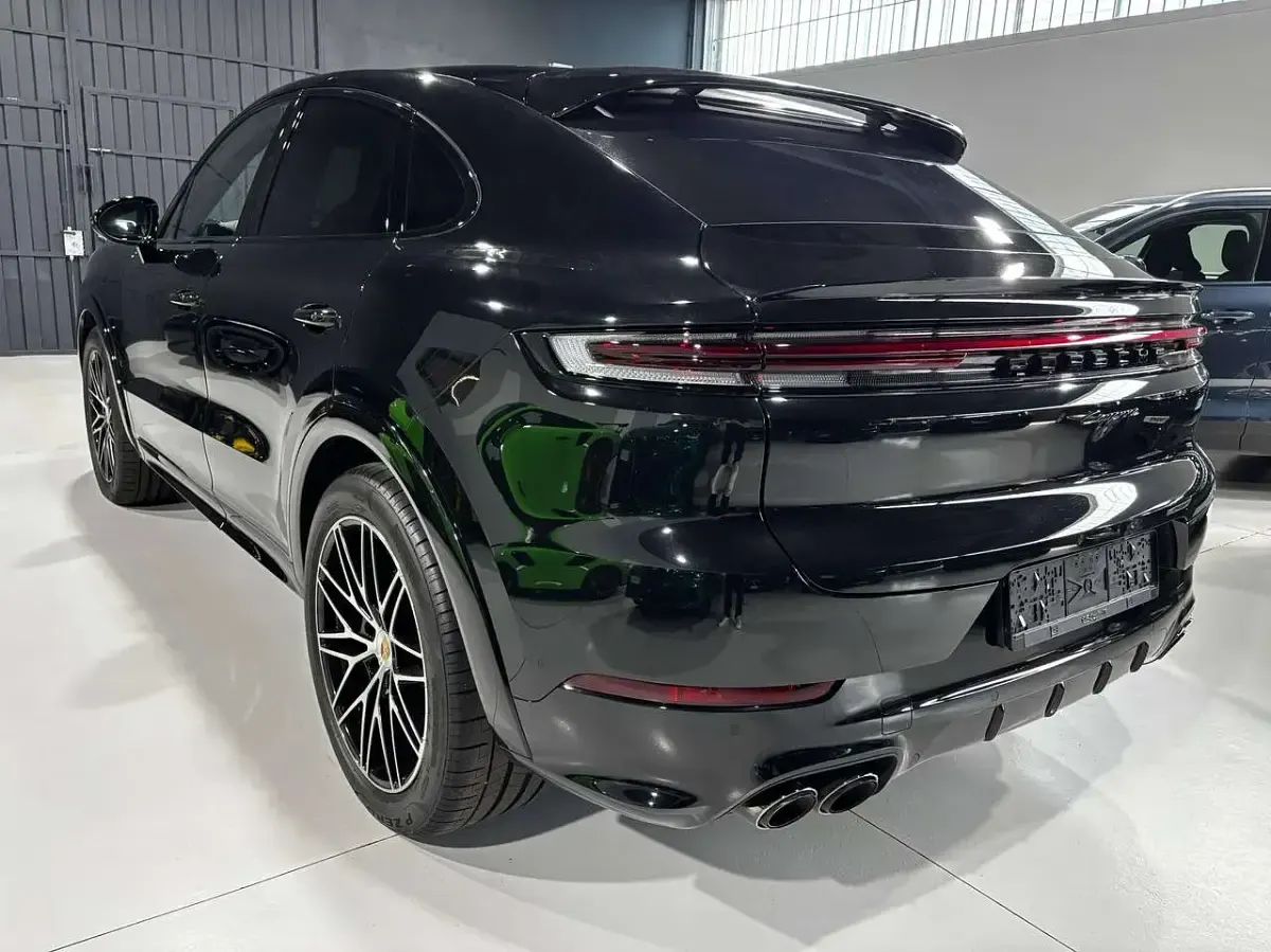 Usata Porsche Cayenne Black Edition 354 CV (260 kW) 2025 Nero cromite SUV