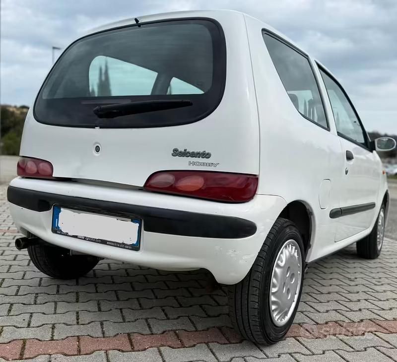 Usata Fiat 600 54 CV (39 kW) 2001 Bianco
