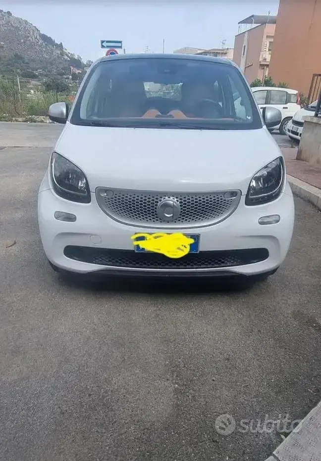 Usata Smart ForFour 71 CV (52 kW) 2014 Bianco Utilitaria