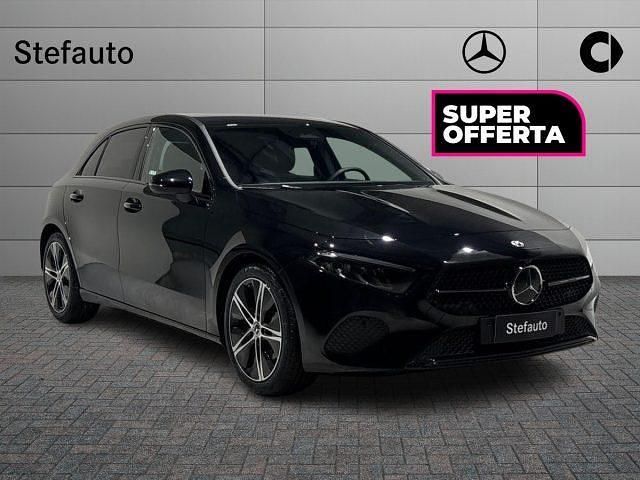 Nuova Mercedes A180 Advanced 116 CV (85 kW) 2025 Nero cosmo Berlina