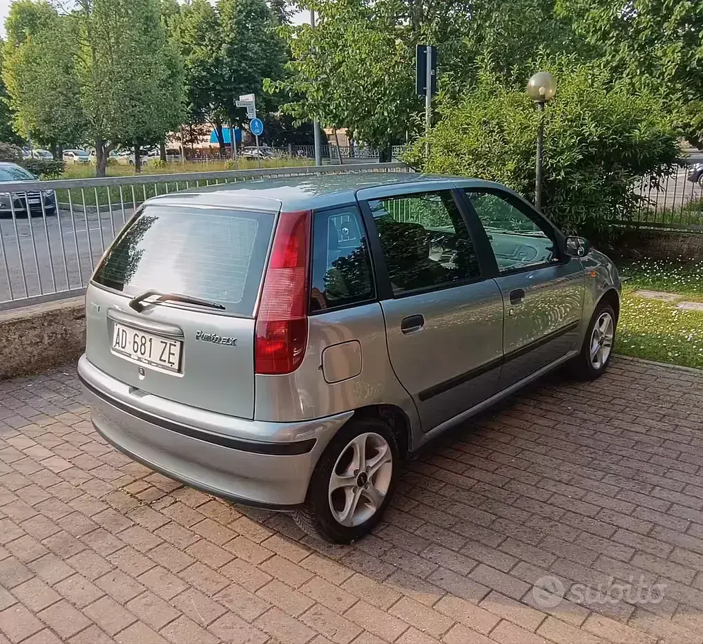 Usata Fiat Punto 73 CV (53 kW) 1994 Grigio Berlina