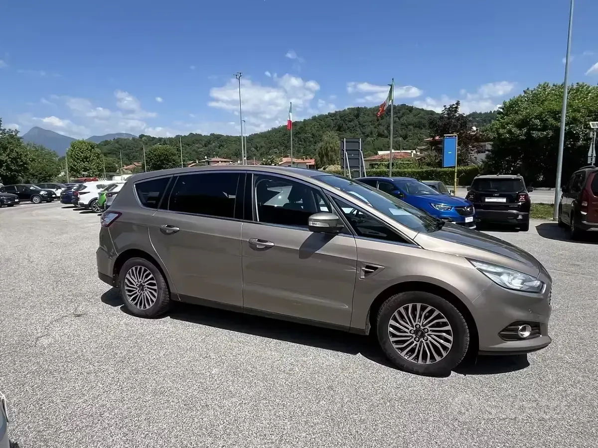 Usata Ford S-MAX Titanium 150 CV (110 kW) 2019 Nero Monovolume