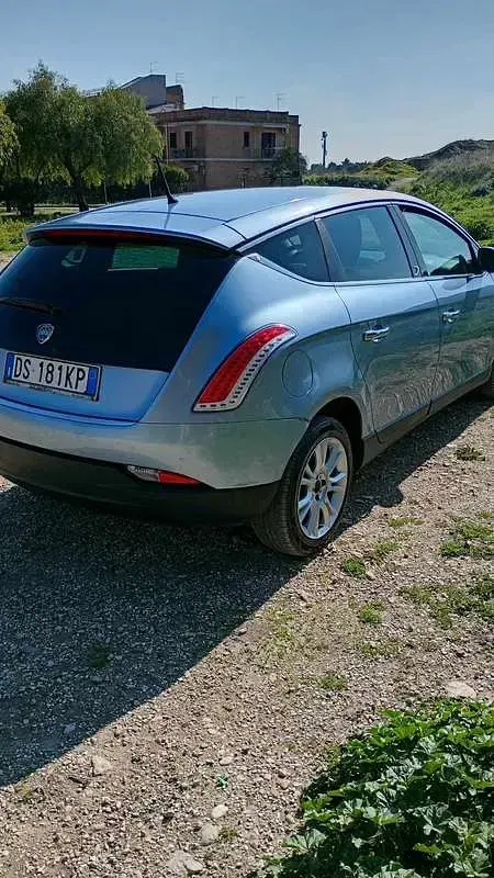 Usata Lancia Delta 120 CV (88 kW) 2008 Blu/azzurro Utilitaria