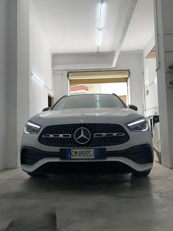 Usata Mercedes GLA200 Premium 163 CV (119 kW) 2023 Bianco SUV