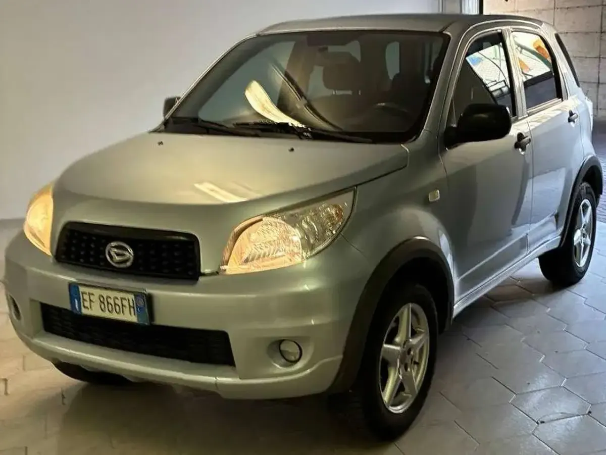 Usata Daihatsu Terios HIRO 105 CV (77 kW) 2010 Argento SUV