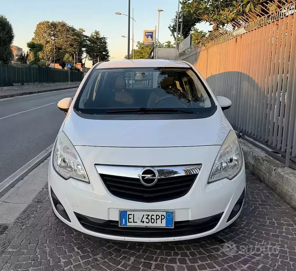 Usata Opel Meriva Cosmo 95 CV (69 kW) 2012 Bianco Monovolume