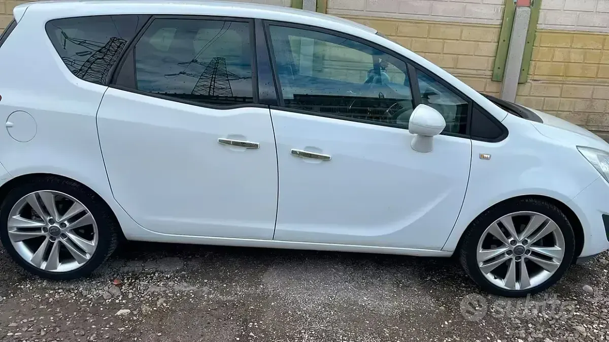 Usata Opel Meriva 120 CV (88 kW) 2011 Monovolume