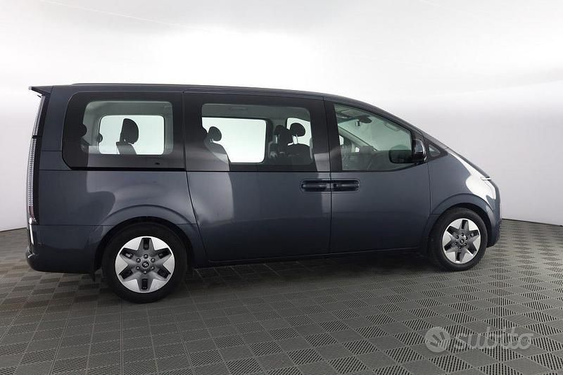 Usata Hyundai Staria 177 CV (130 kW) 2023 Graphite gray Monovolume