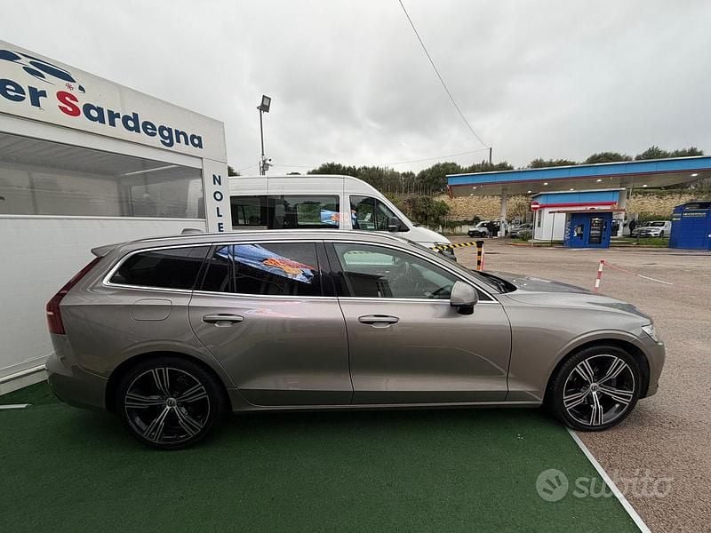Usata Volvo V60 Inscription 190 CV (139 kW) 2020 Grigio Station wagon