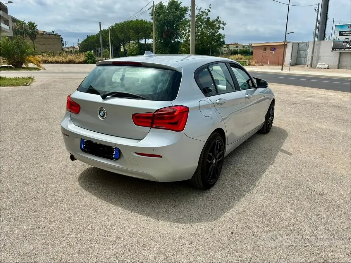Usata BMW 116 Sport Line 116 CV (85 kW) 2019 Grigio Utilitaria